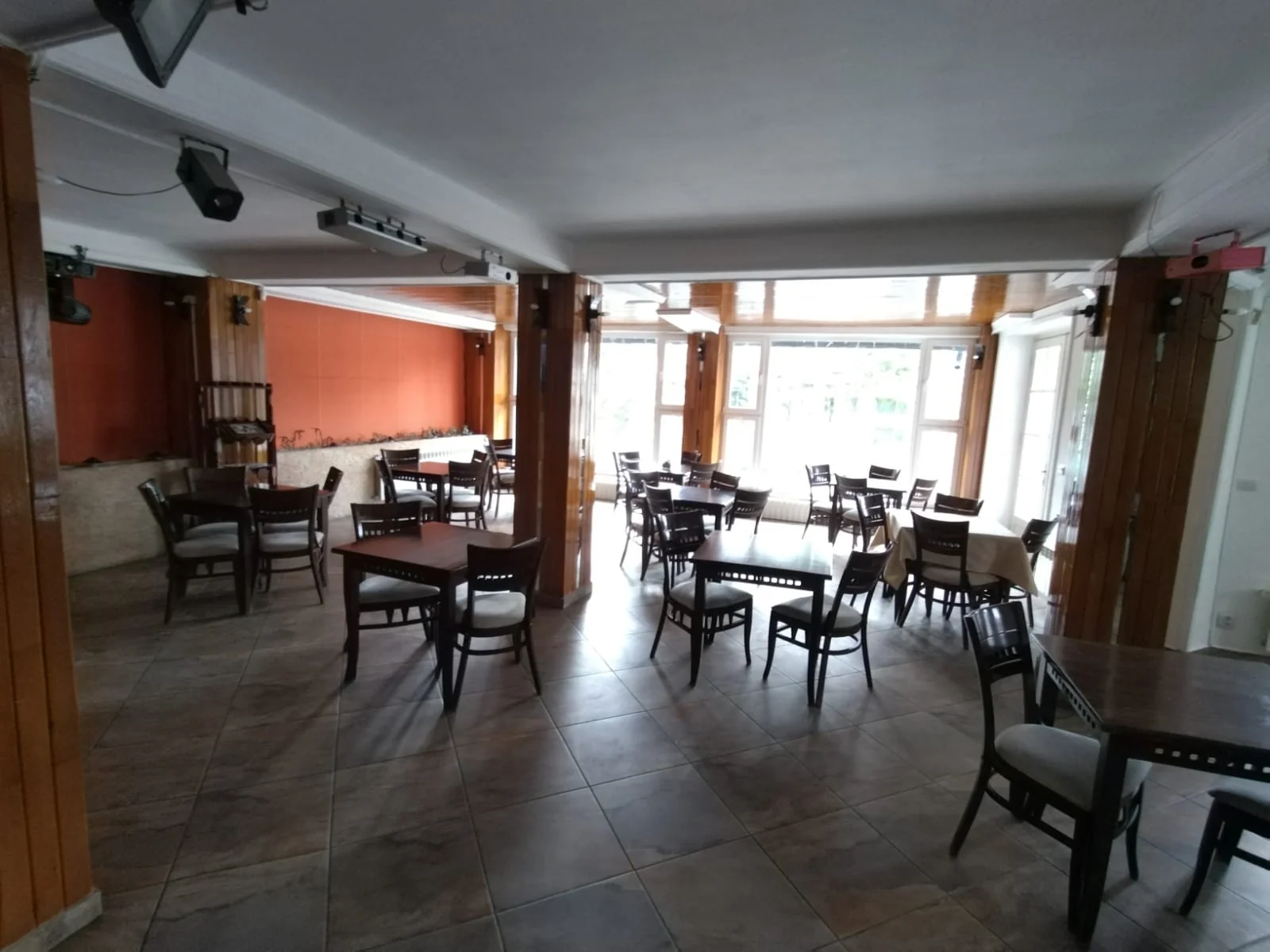 Mountain Breeze Predeal — Restaurant în Brașov