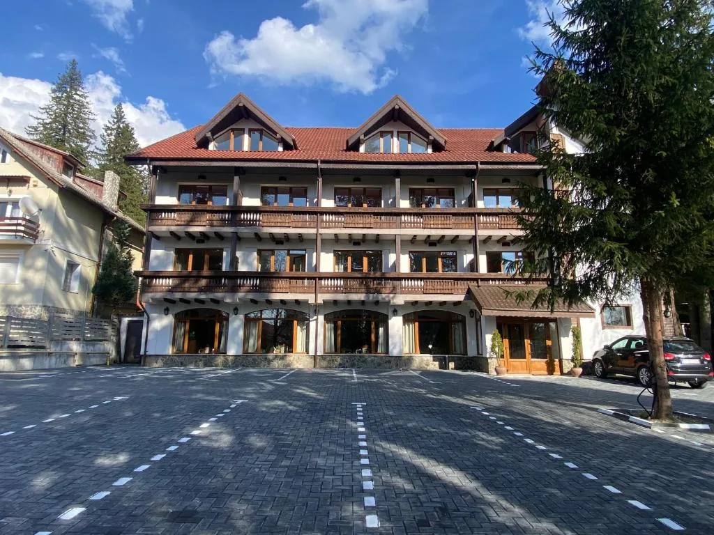 Chalet Wiese — Hotel în Brașov