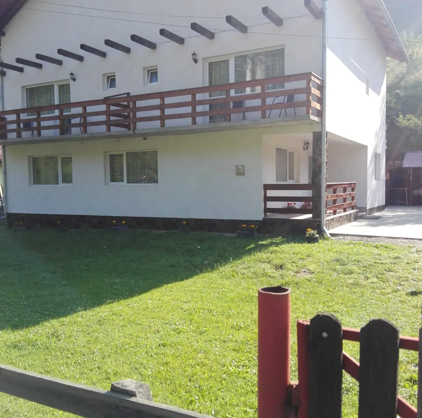 Casa Ionuț Alexandru Moieciu: Cazare Autentică la 10 minute de Castelul Bran
