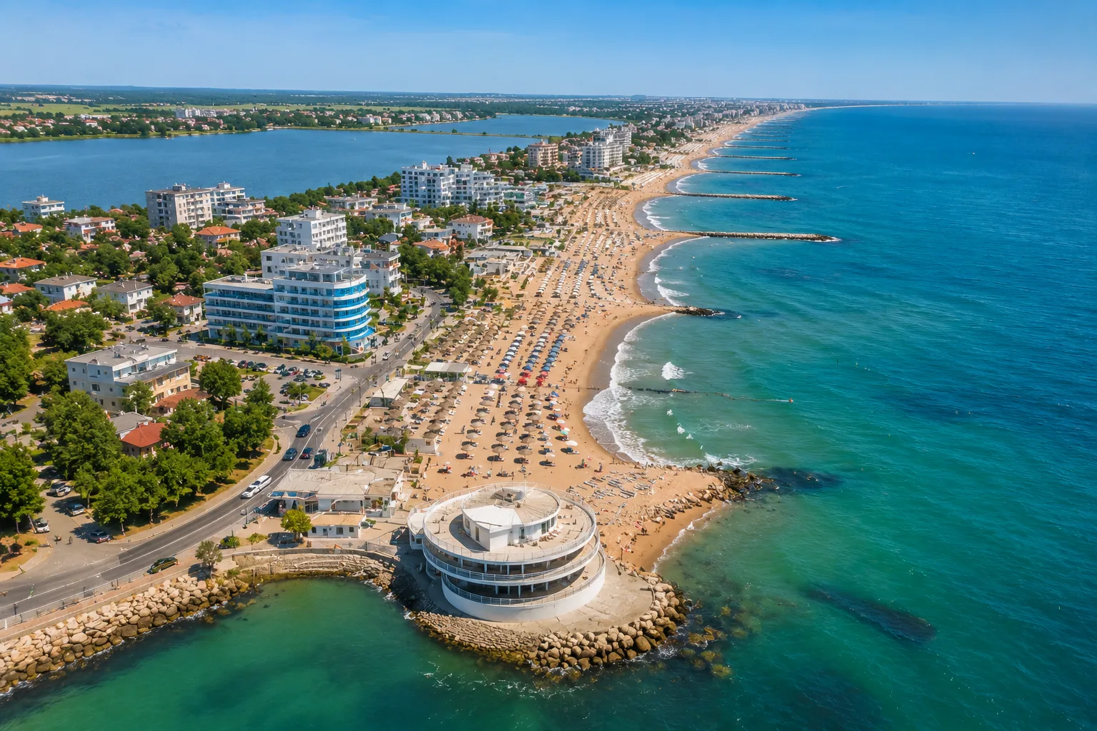 Eforie Nord – Ghid Complet: Plaje, Nămol Techirghiol și Cazare
