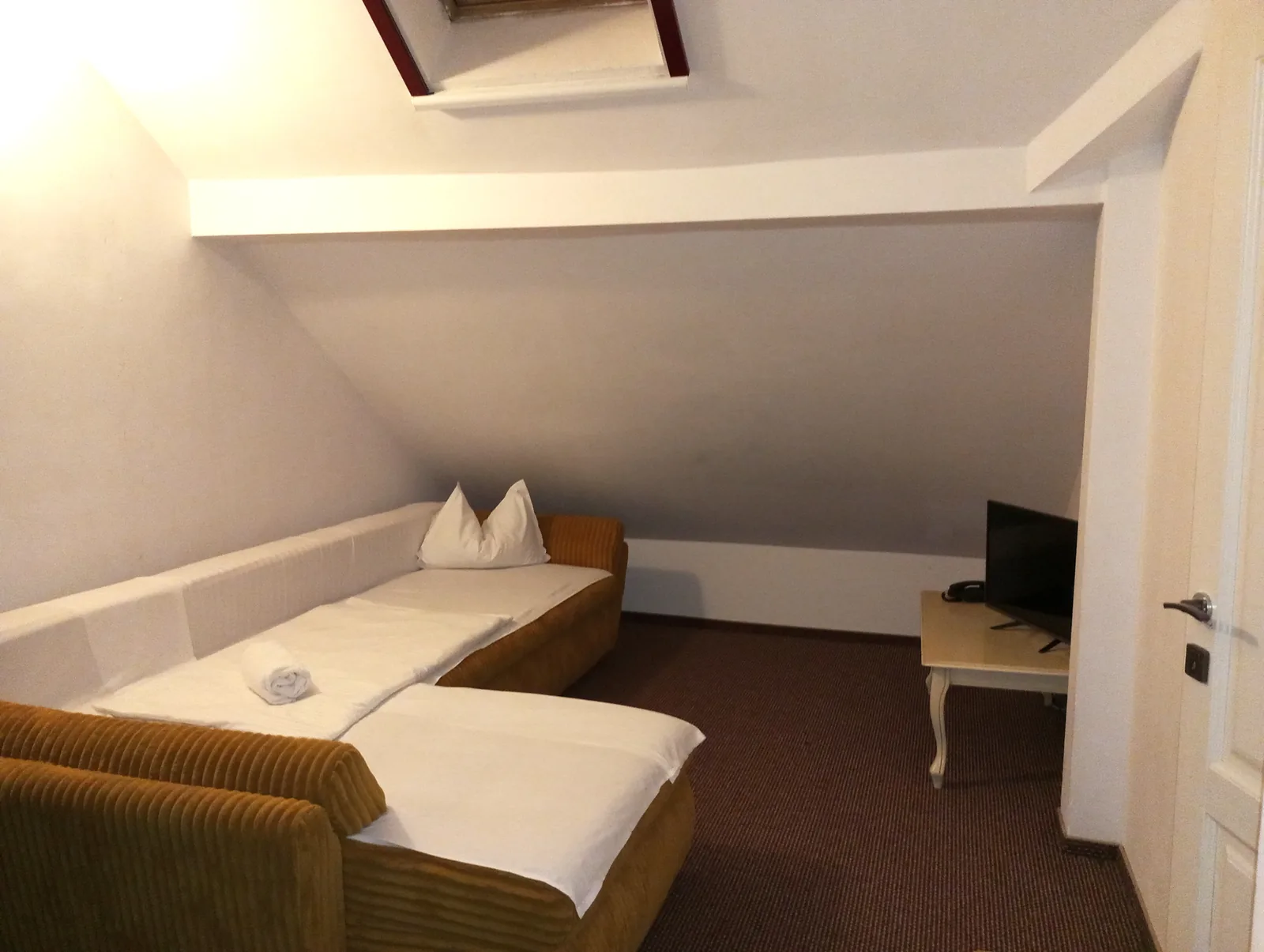Apartament standard mansardă
