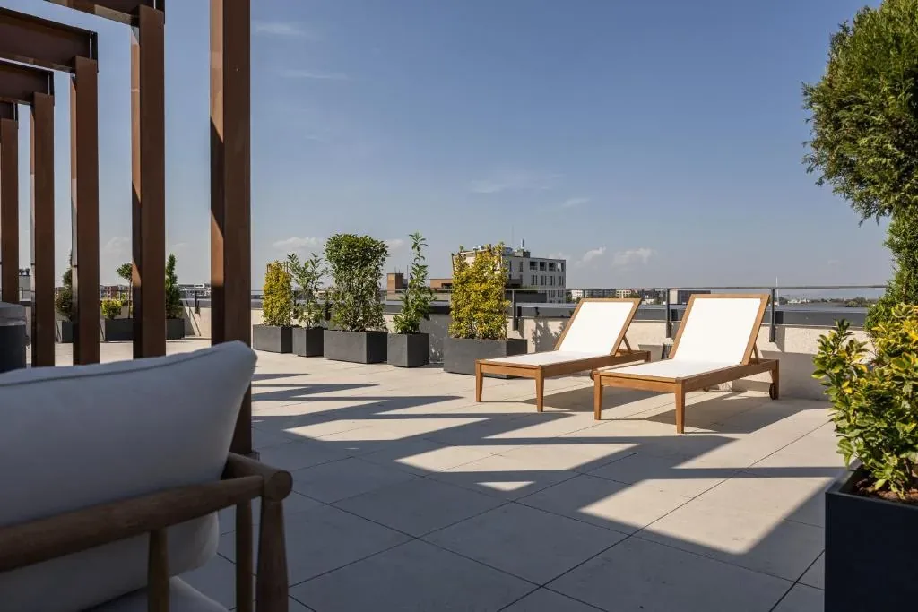 3 Room Penthouse w. Jacuzzi