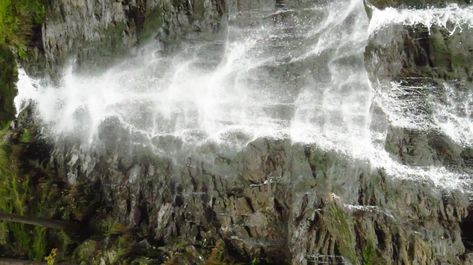 Cascada Apa Spânzurată din Vâlcea