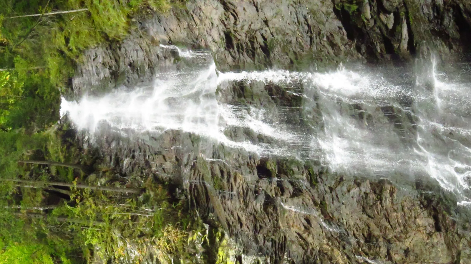 Cascada Apa Spânzurată din Vâlcea foto 2