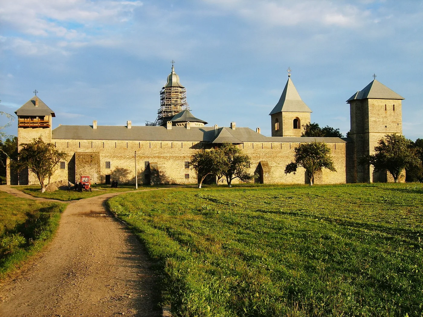 Dragomirna - Mânăstire Fortificată