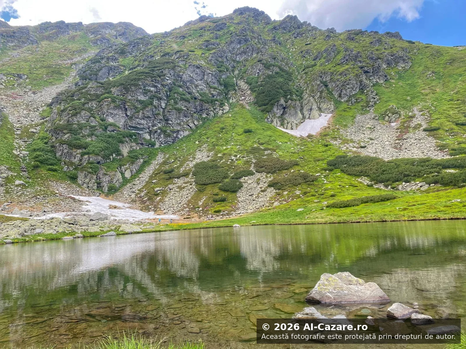 Lacul Iezer Pietrosu foto 2