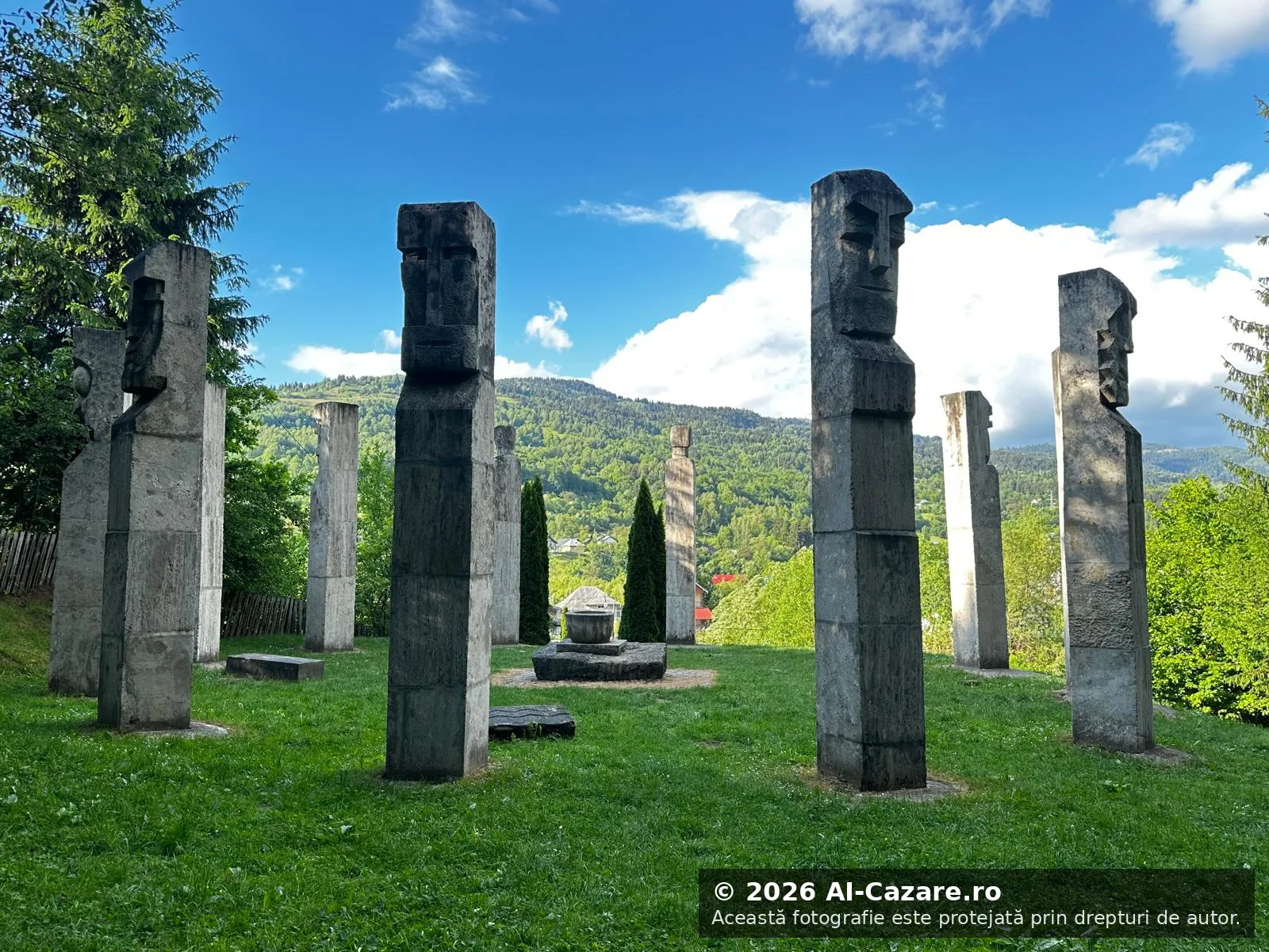 Moisei - Monumentul Martirilor foto 2