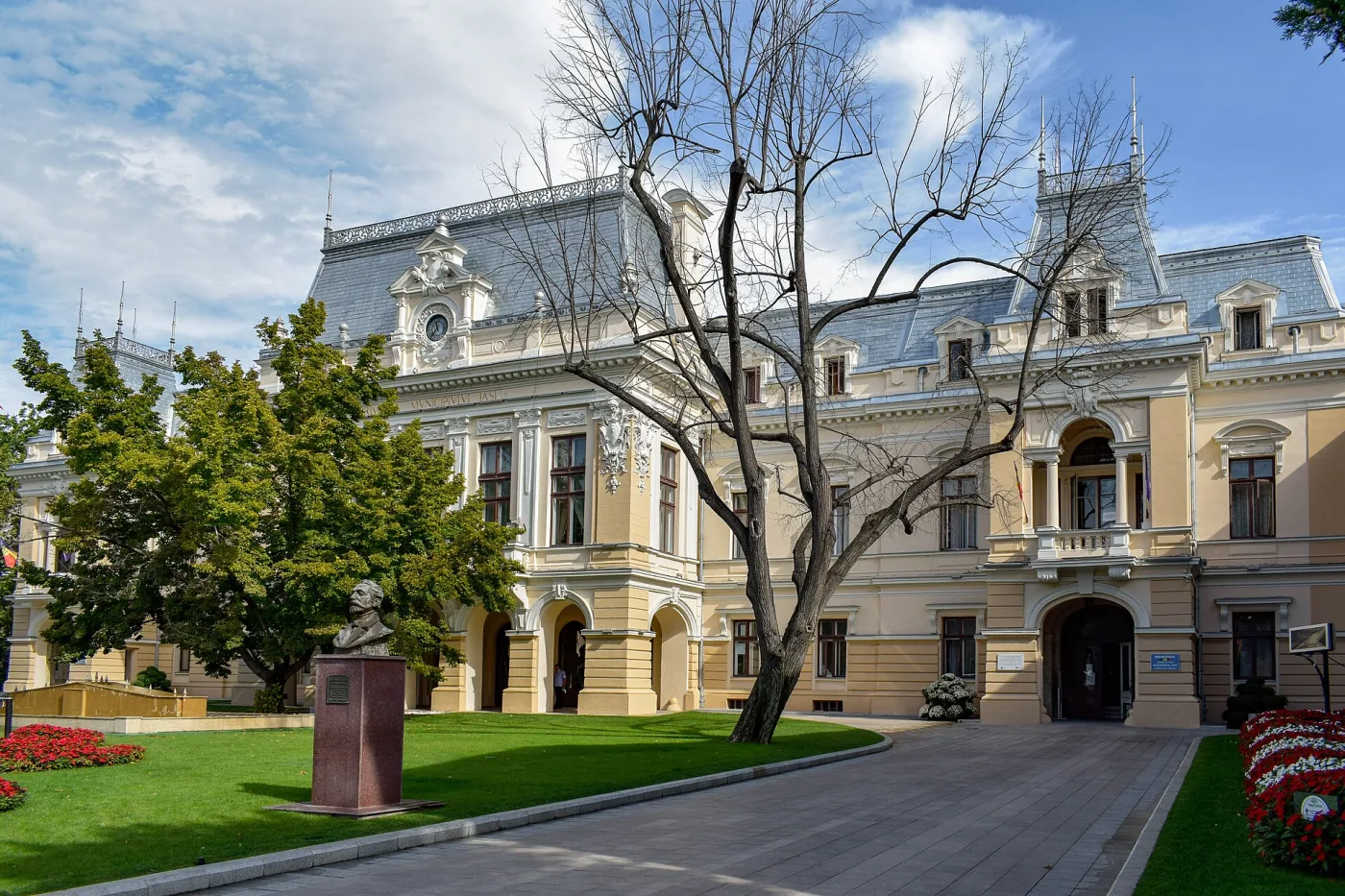 Iași - Palatul Roznovanu foto 2