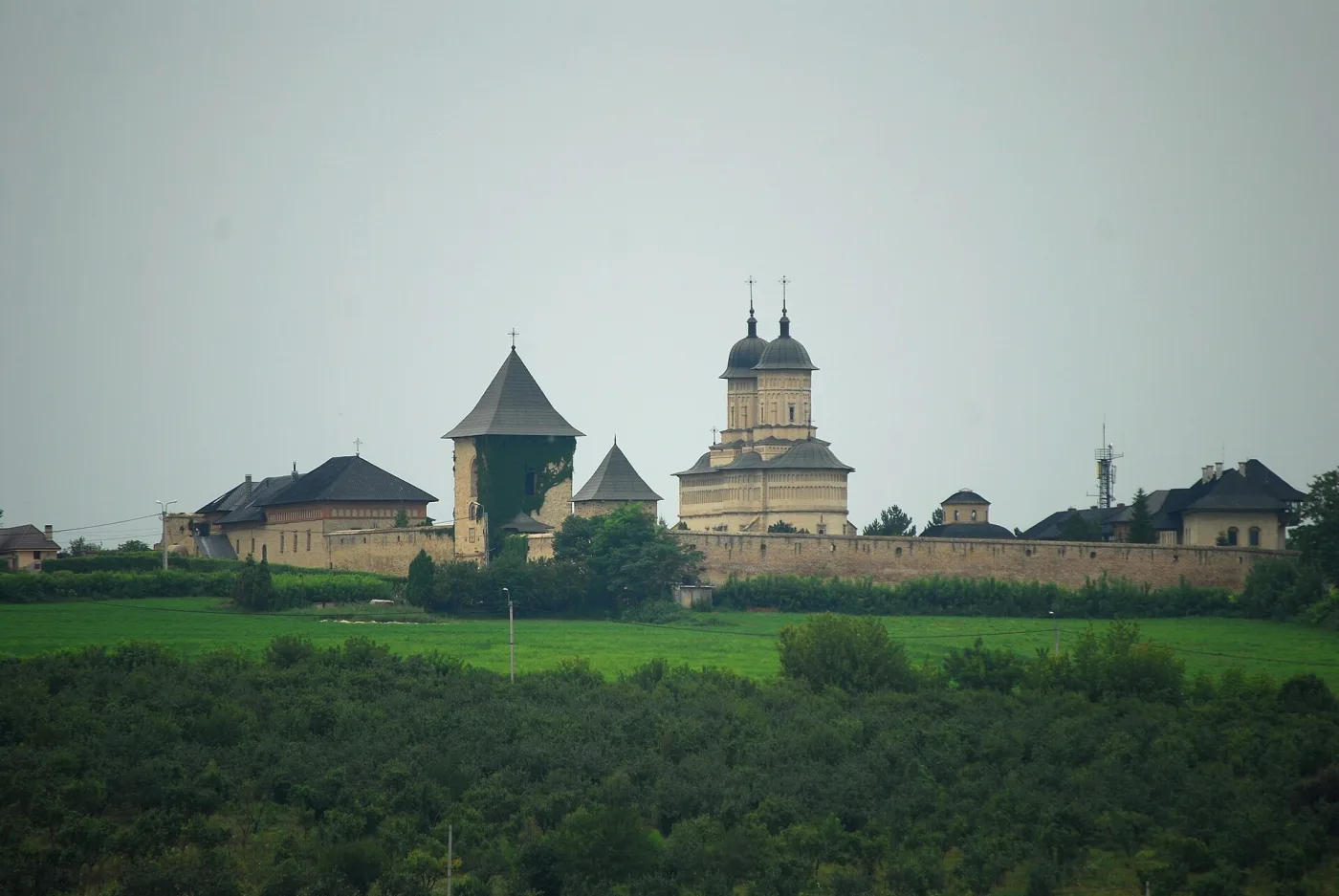Mânăstirea Cetățuia foto 2