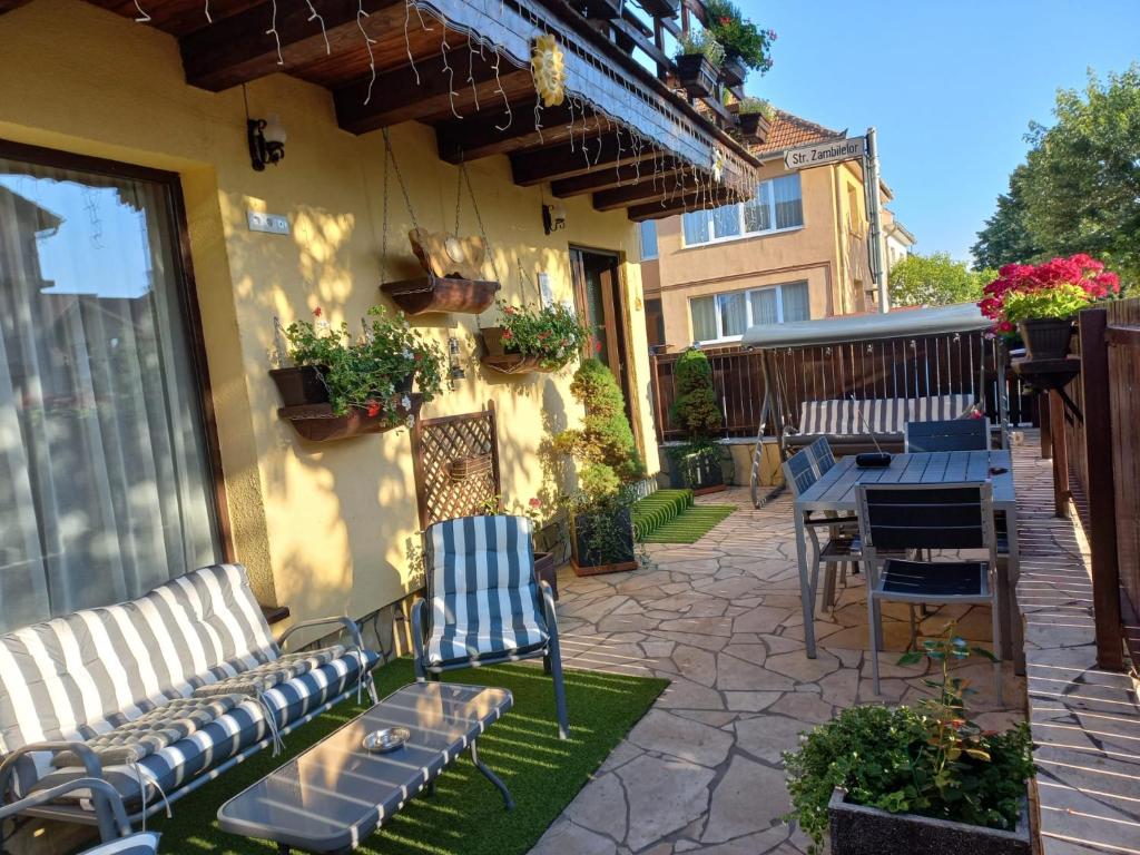 Edelweiss Cozy Lodge cu Semineu, Saună și Terasă — foto 2