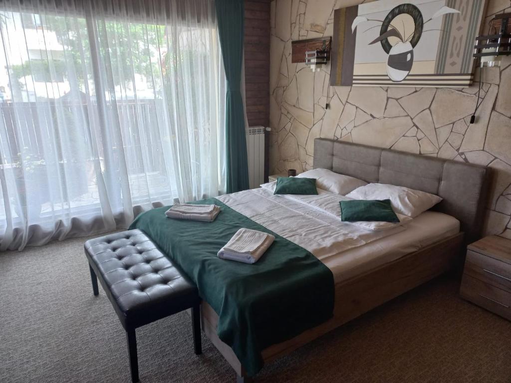 Edelweiss Cozy Lodge cu Semineu, Saună și Terasă — foto 17