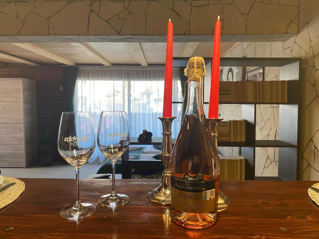 Edelweiss Cozy Lodge cu Semineu, Saună și Terasă — foto 24