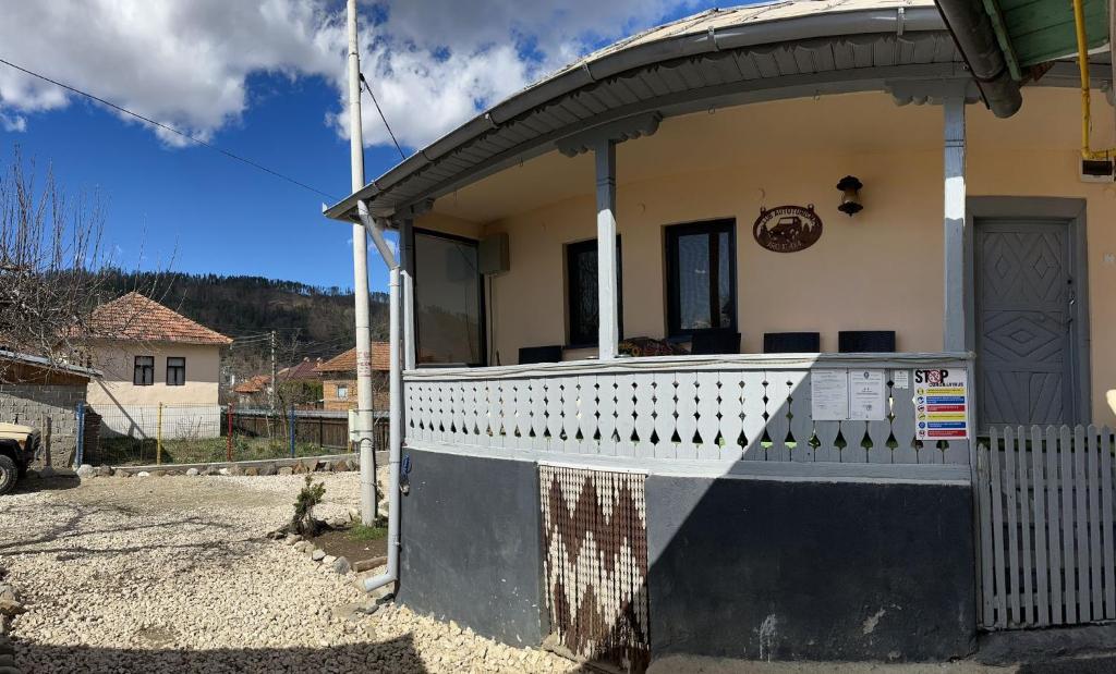 Casa Bunicilor din Leresti — foto 2