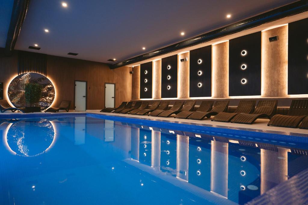 Hotel Allegria, Baile 1 Mai
