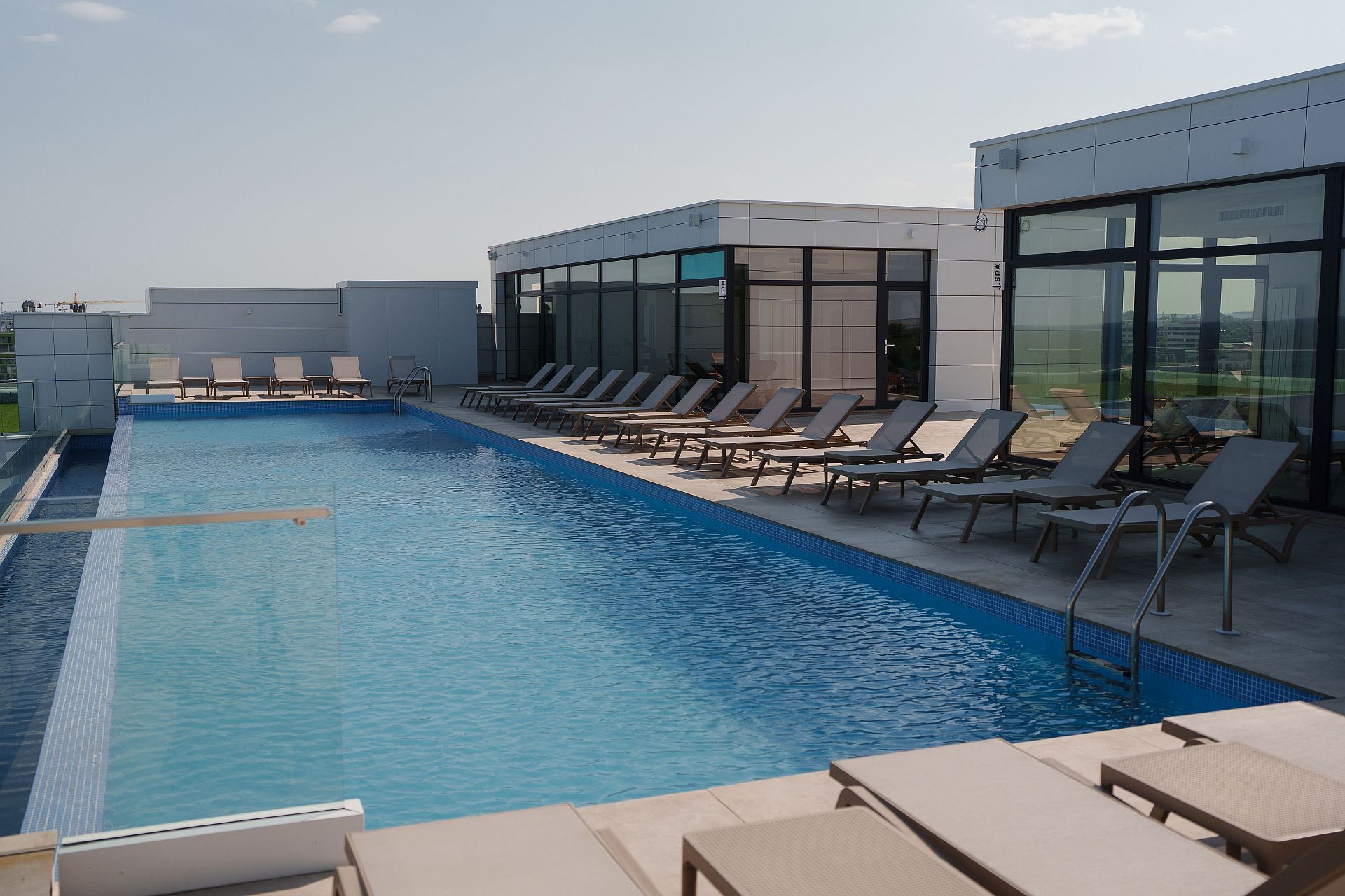Alezzi Complex Apartamente de Lux în Infinity Resort & Spa – Mamaia Nord | AI-Cazare.ro