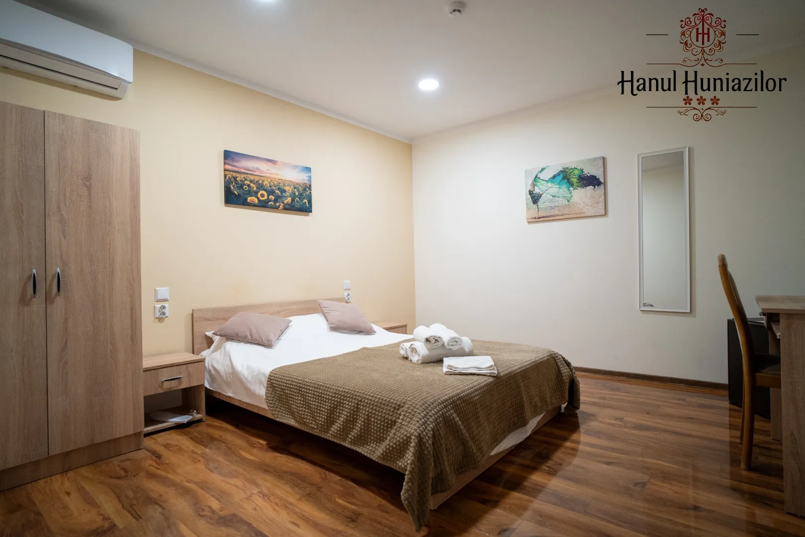 Hanul Huniazilor HD, Hunedoara — foto 79