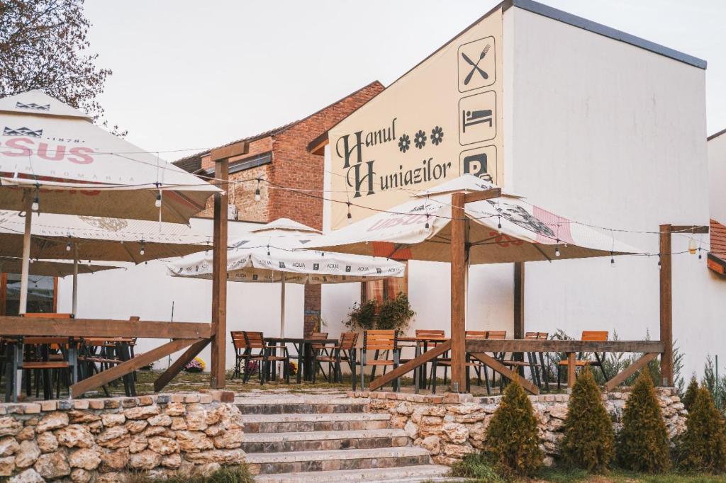 Hanul Huniazilor HD, Hunedoara — foto 9