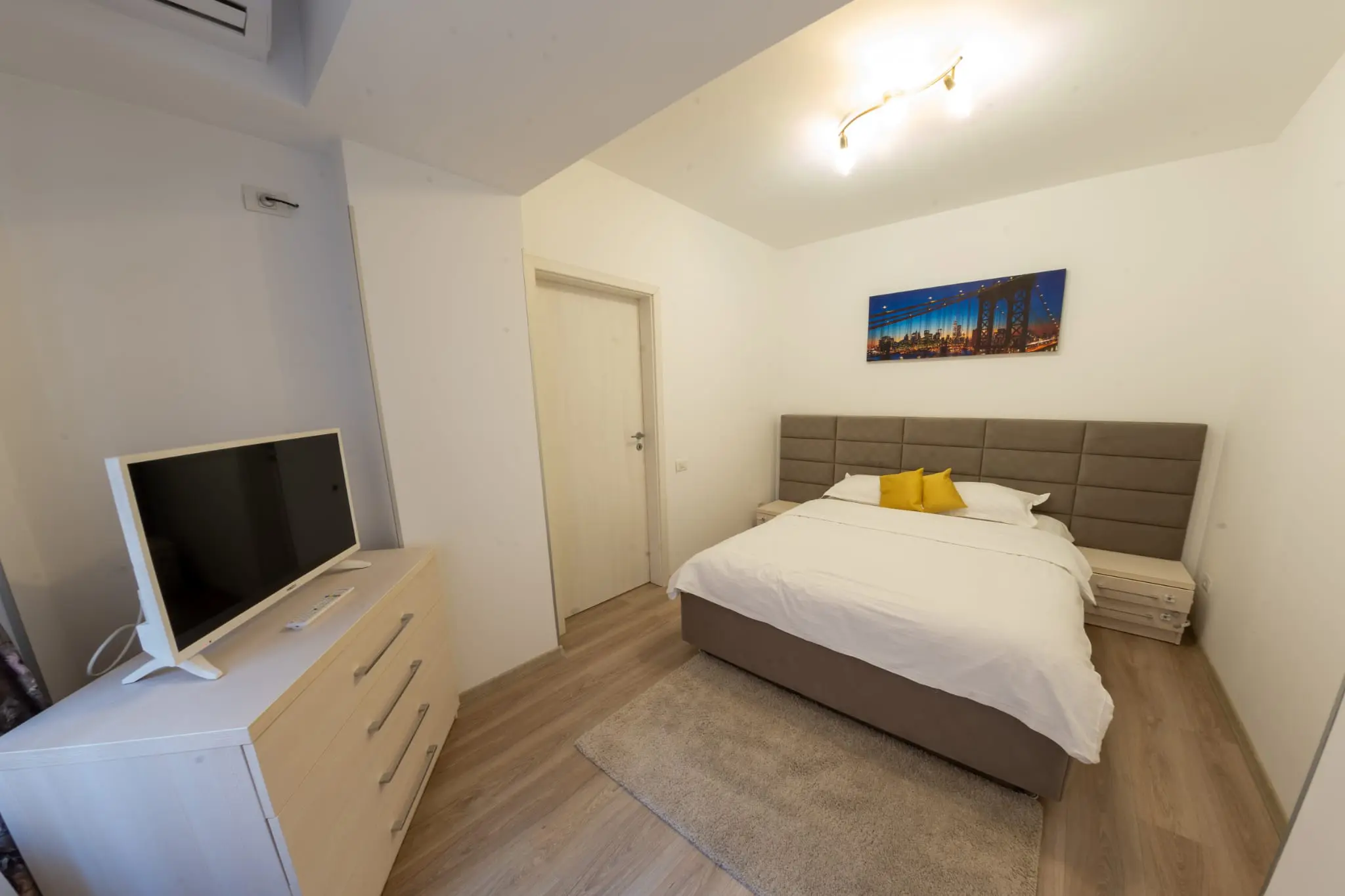 Avenue Parliament, Bucuresti — foto 13