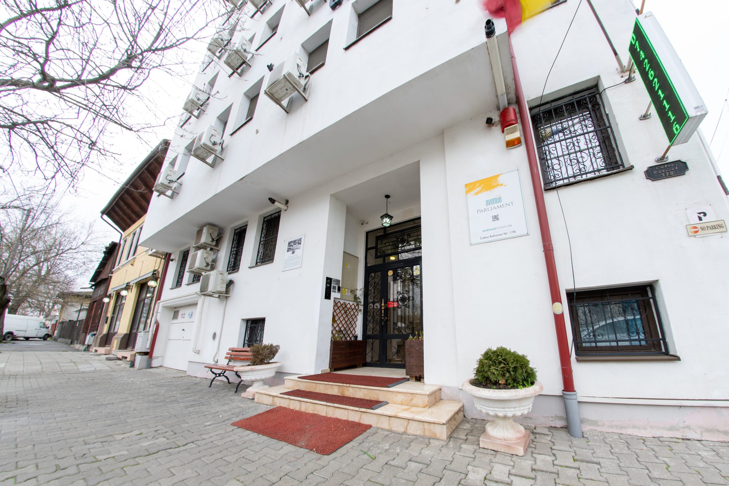 Avenue Parliament, Bucuresti — foto 5