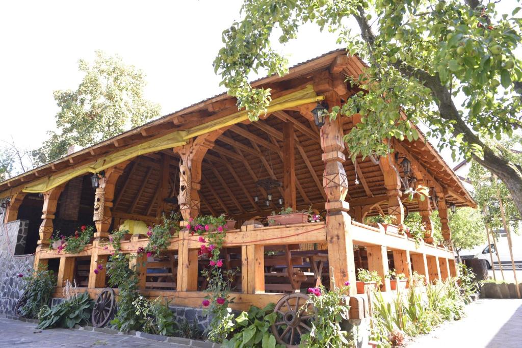 Pensiunea Lacramioara, Săcel, Maramureş — foto 23