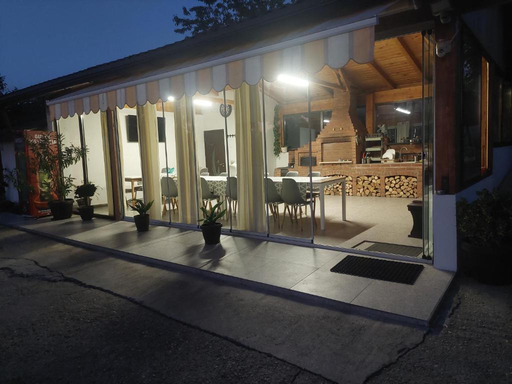 Pensiunea Prestige House Delux — foto 9